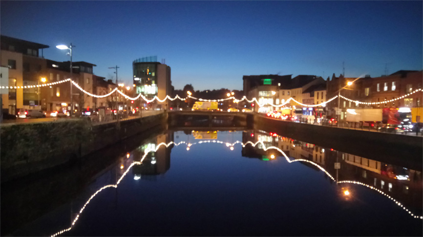 This is a photo of the Boyne River at night.